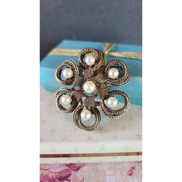Large Faux Pearl Filigree Flower Brooch - Picture 2 of 10